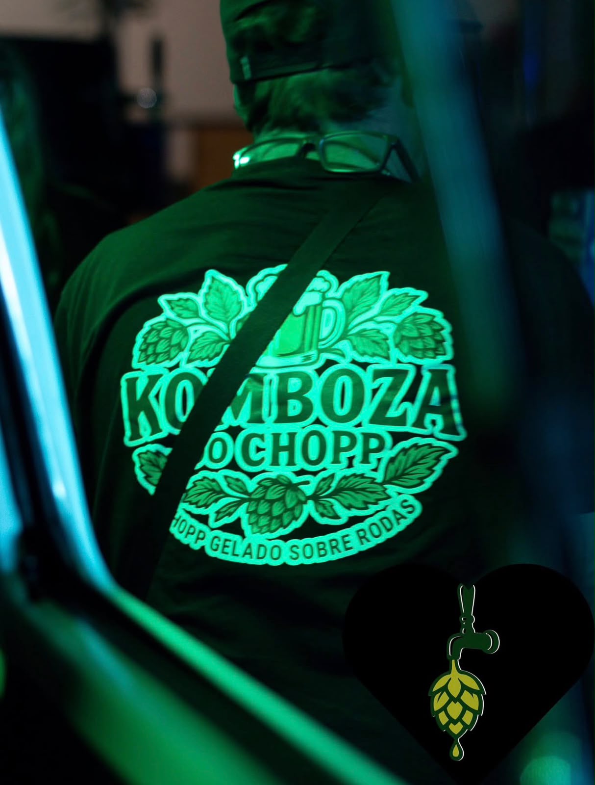 Equipe da Komboza do Chopp com camiseta da marca